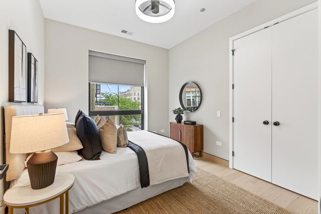 2024 W Irving Park Road 302, Chicago, IL 60618