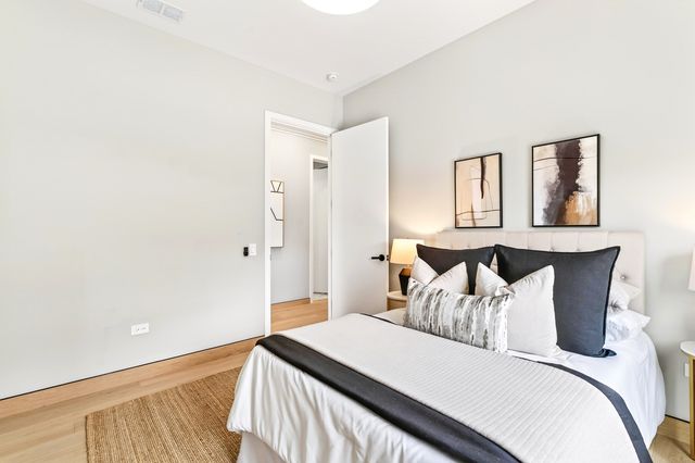 2024 W Irving Park Road 302, Chicago, IL 60618