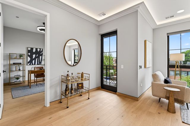 2024 W Irving Park Road 302, Chicago, IL 60618