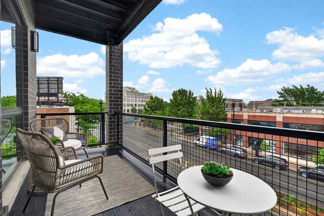 2024 W Irving Park Road 302, Chicago, IL 60618