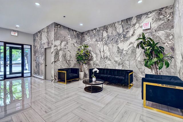 2024 W Irving Park Road 302, Chicago, IL 60618