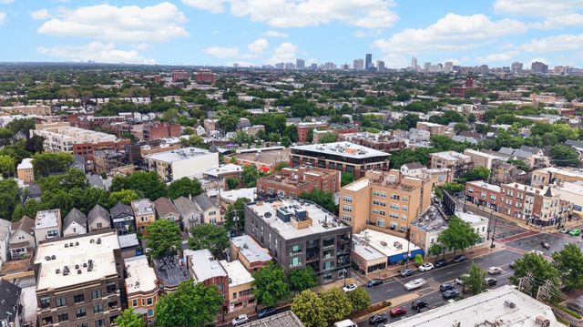 2024 W Irving Park Road 302, Chicago, IL 60618