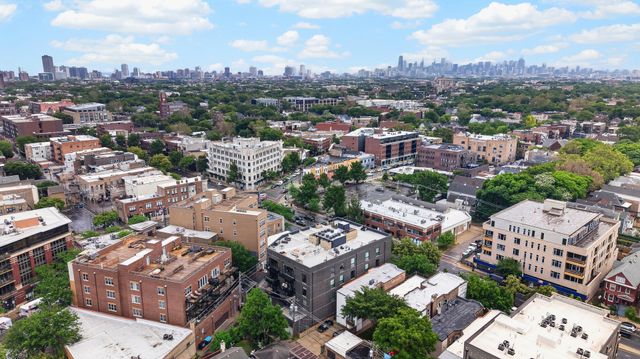 2024 W Irving Park Road 302, Chicago, IL 60618