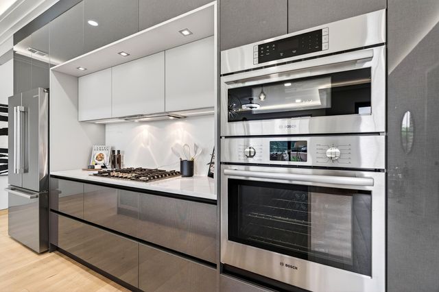 2024 W Irving Park Road 302, Chicago, IL 60618