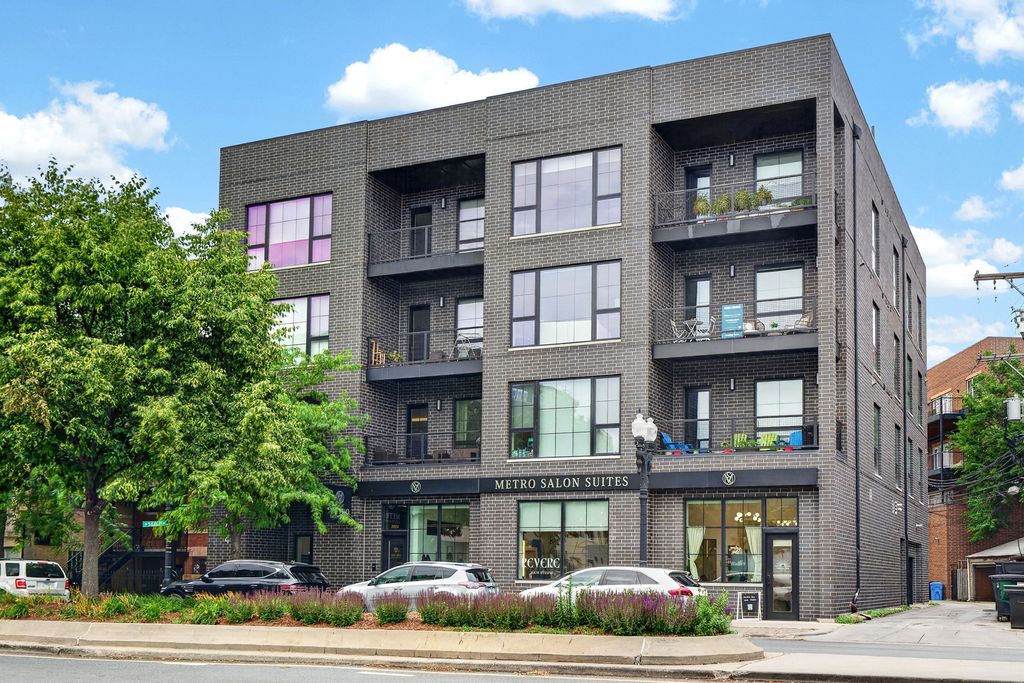 2024 W Irving Park Road 302, Chicago, IL 60618