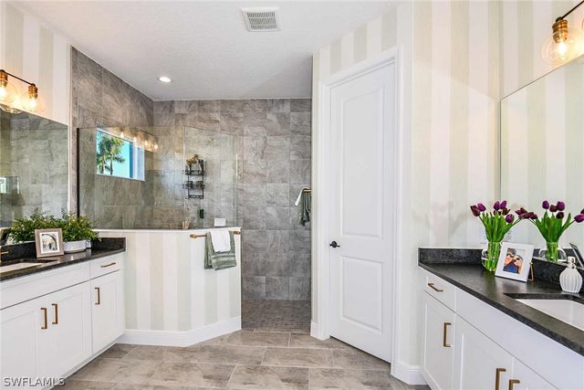 3062 Heritage Pines DR, Fort Myers, FL 33905