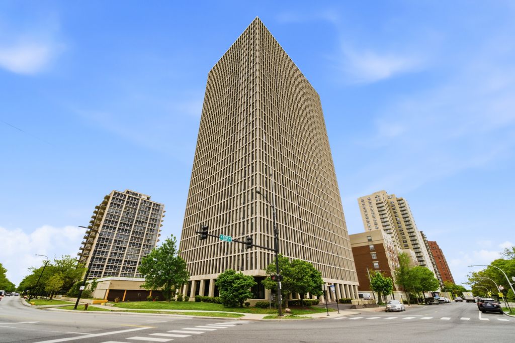 6700 S South Shore Drive 22G, Chicago, IL 60649
