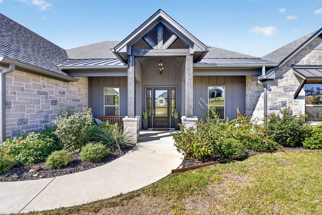 133 Helton Drive, Granbury, TX 76049 — exterior