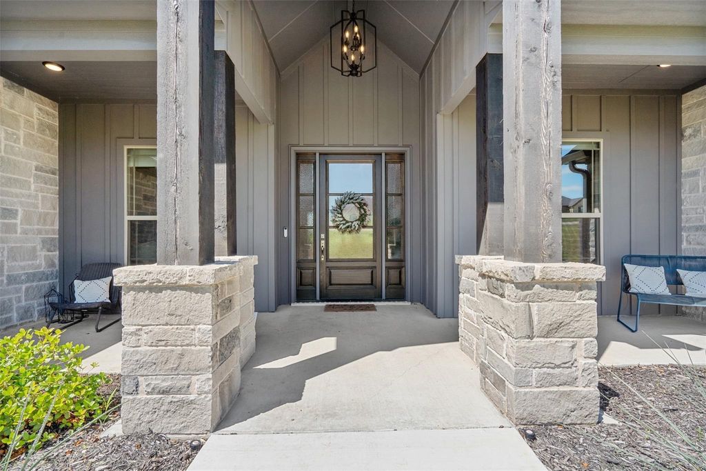 133 Helton Drive, Granbury, TX 76049 — photo 2