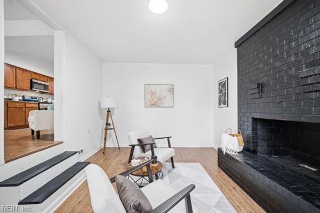 1013 Hunting Hill LN, Virginia Beach, VA 23455