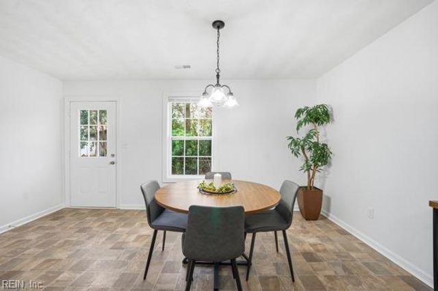 1013 Hunting Hill LN, Virginia Beach, VA 23455