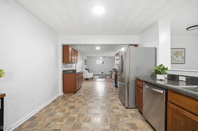 1013 Hunting Hill LN, Virginia Beach, VA 23455