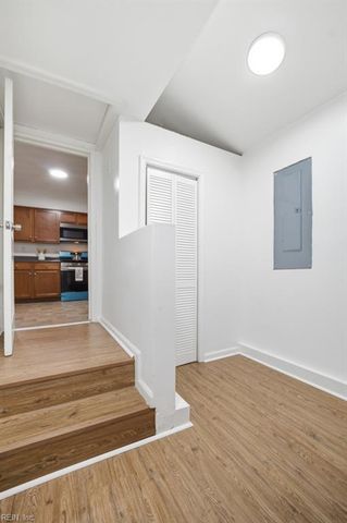 1013 Hunting Hill LN, Virginia Beach, VA 23455