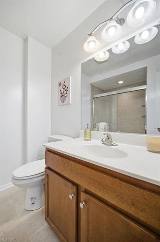 1013 Hunting Hill LN, Virginia Beach, VA 23455