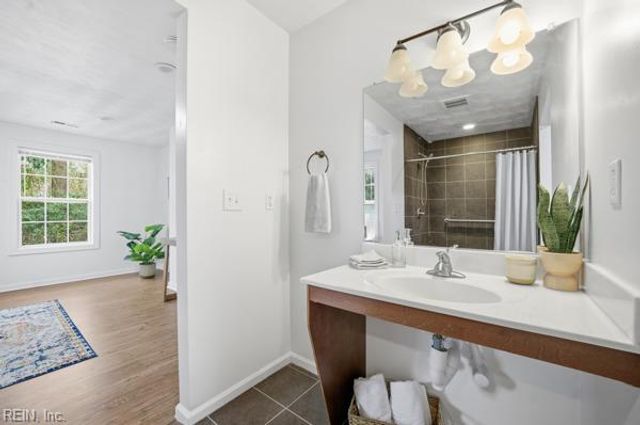 1013 Hunting Hill LN, Virginia Beach, VA 23455