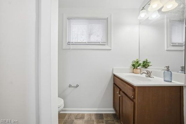 1013 Hunting Hill LN, Virginia Beach, VA 23455