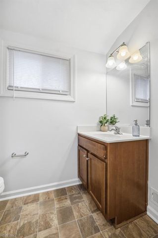 1013 Hunting Hill LN, Virginia Beach, VA 23455