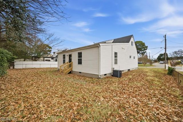 1013 Hunting Hill LN, Virginia Beach, VA 23455