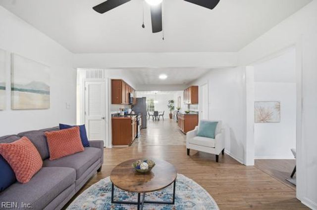 1013 Hunting Hill LN, Virginia Beach, VA 23455