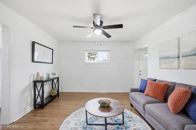 1013 Hunting Hill LN, Virginia Beach, VA 23455