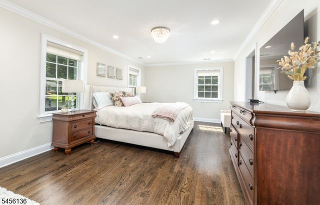 21 Crestwood Dr, Chatham Twp., NJ 07928