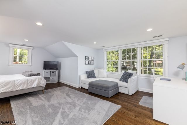 21 Crestwood Dr, Chatham Twp., NJ 07928