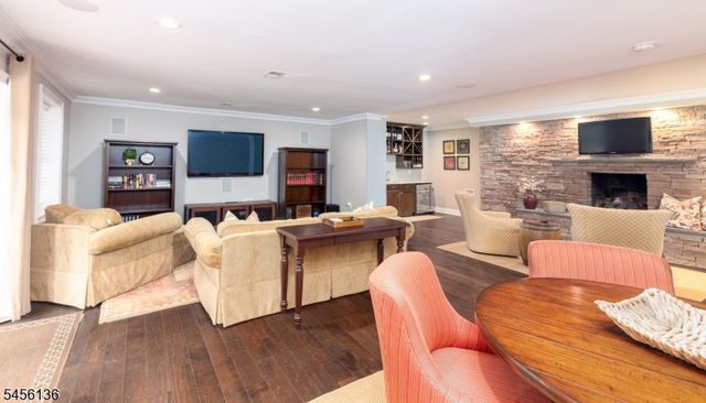 21 Crestwood Dr, Chatham Twp., NJ 07928