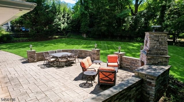 21 Crestwood Dr, Chatham Twp., NJ 07928