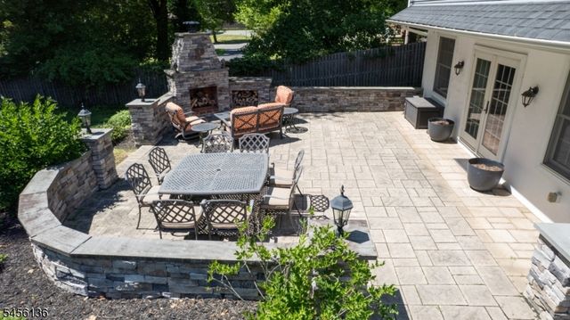 21 Crestwood Dr, Chatham Twp., NJ 07928