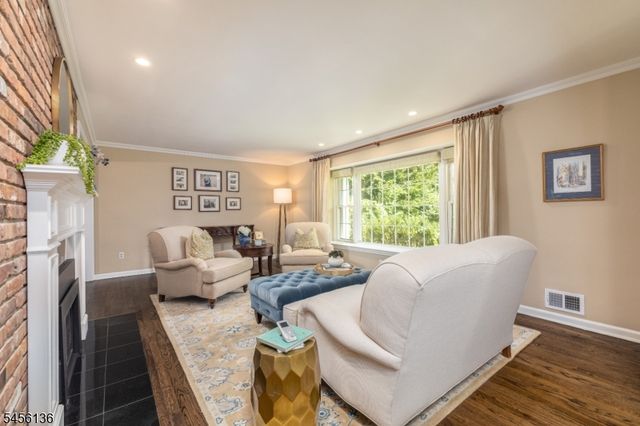 21 Crestwood Dr, Chatham Twp., NJ 07928