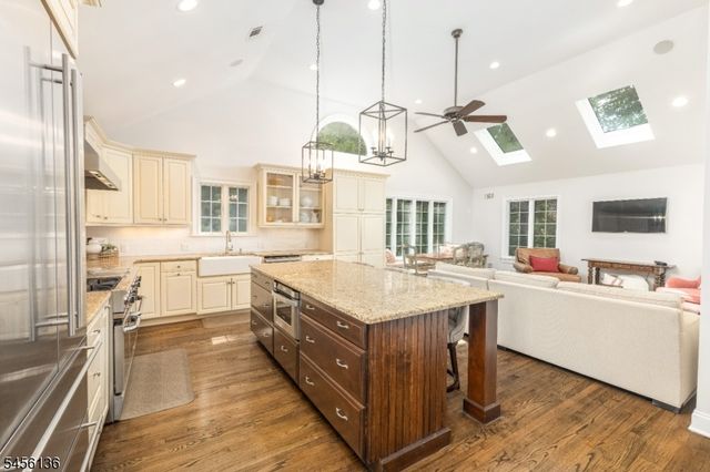 21 Crestwood Dr, Chatham Twp., NJ 07928