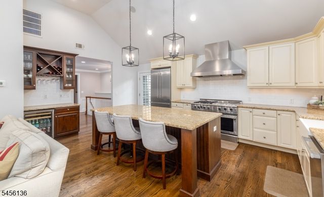 21 Crestwood Dr, Chatham Twp., NJ 07928