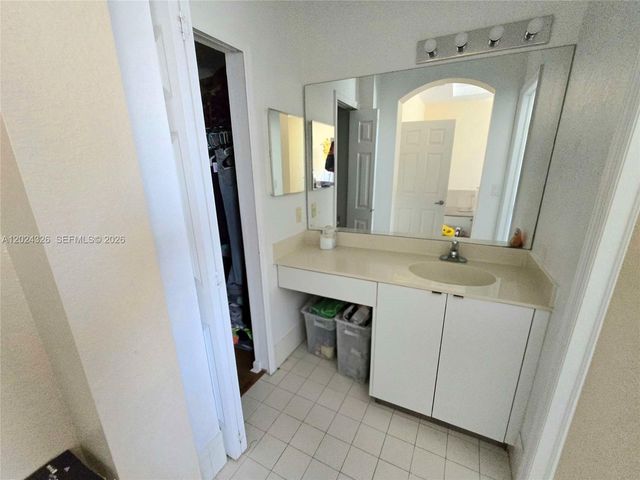 10778 NW 84th St 4-27, Doral, FL 33178