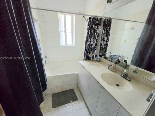 10778 NW 84th St 4-27, Doral, FL 33178