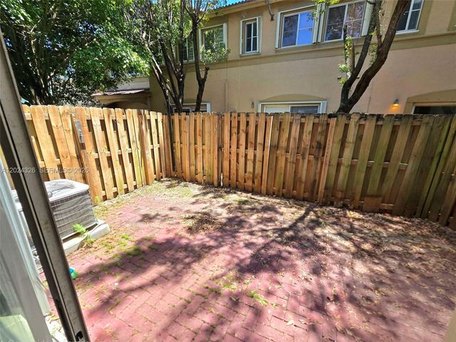 10778 NW 84th St 4-27, Doral, FL 33178
