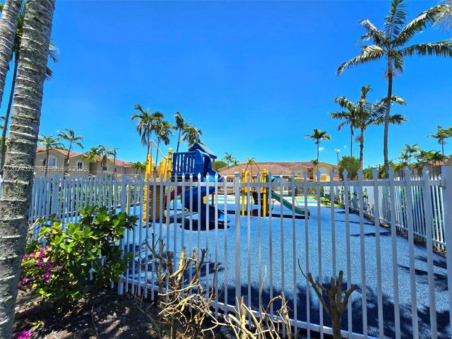 10778 NW 84th St 4-27, Doral, FL 33178