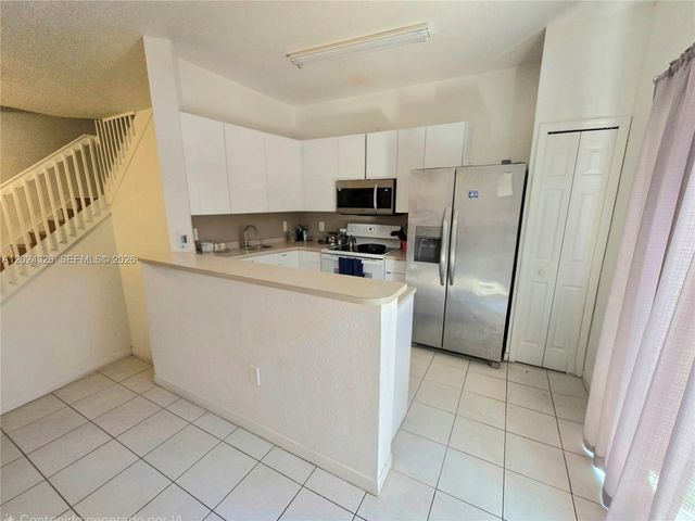 10778 NW 84th St 4-27, Doral, FL 33178
