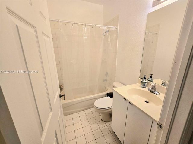 10778 NW 84th St 4-27, Doral, FL 33178