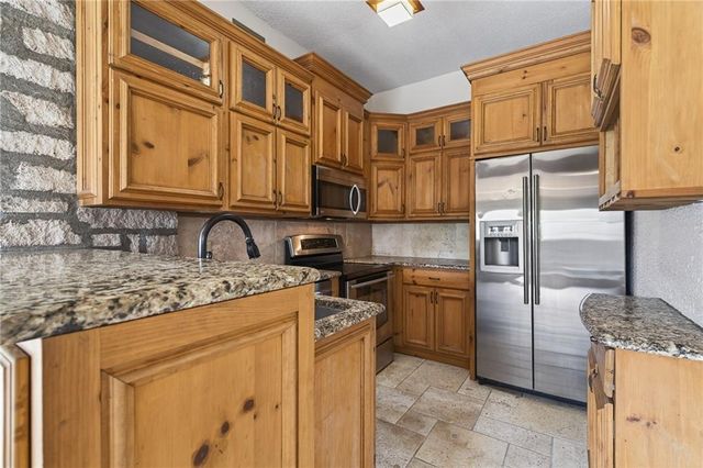 1111 W 46th Street 8, Kansas City, MO 64112