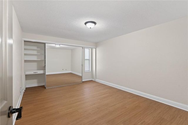 1111 W 46th Street 8, Kansas City, MO 64112