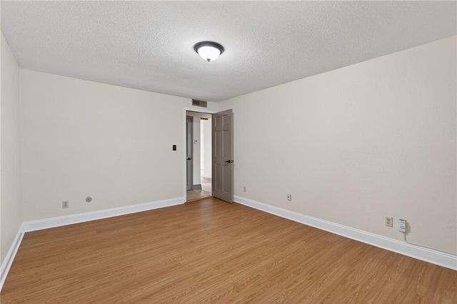 1111 W 46th Street 8, Kansas City, MO 64112