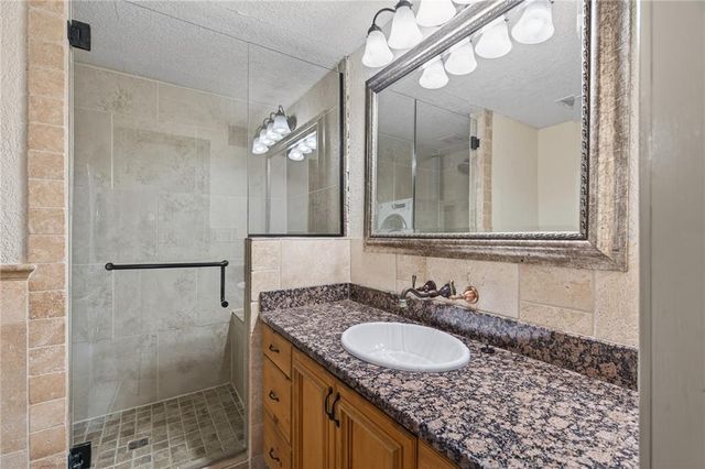 1111 W 46th Street 8, Kansas City, MO 64112