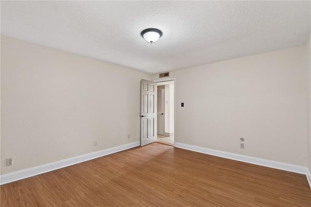 1111 W 46th Street 8, Kansas City, MO 64112