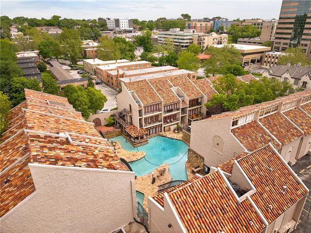 1111 W 46th Street 8, Kansas City, MO 64112