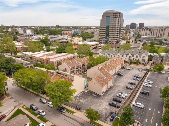 1111 W 46th Street 8, Kansas City, MO 64112