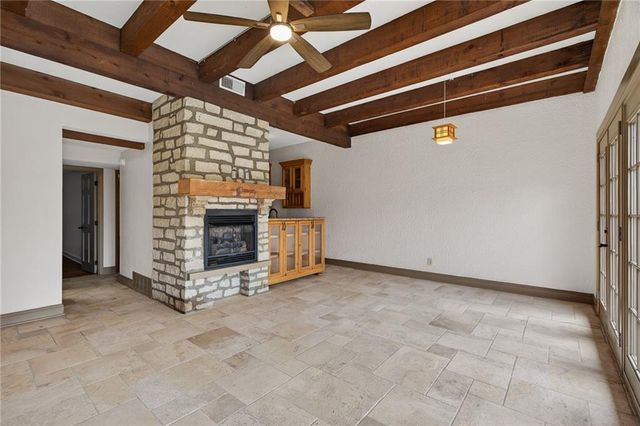 1111 W 46th Street 8, Kansas City, MO 64112