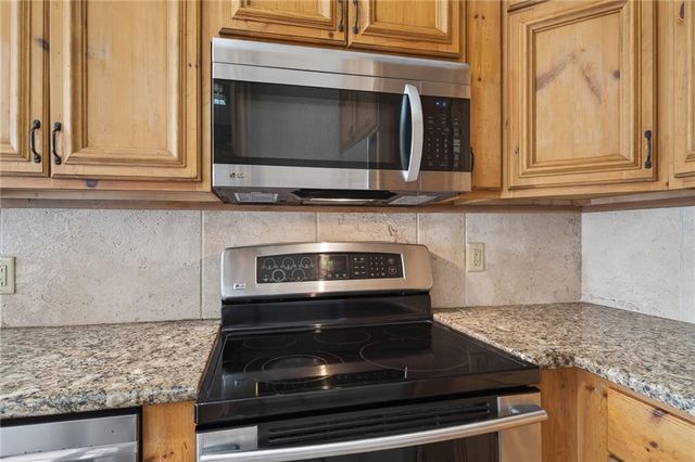 1111 W 46th Street 8, Kansas City, MO 64112