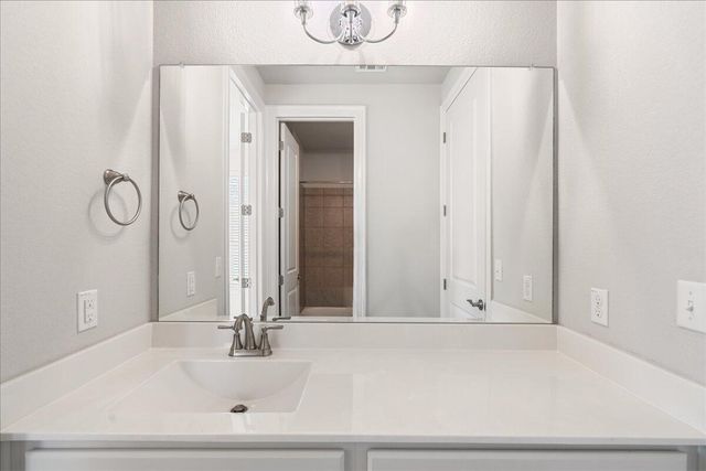 108 Strata DR, Liberty Hill, TX 78642