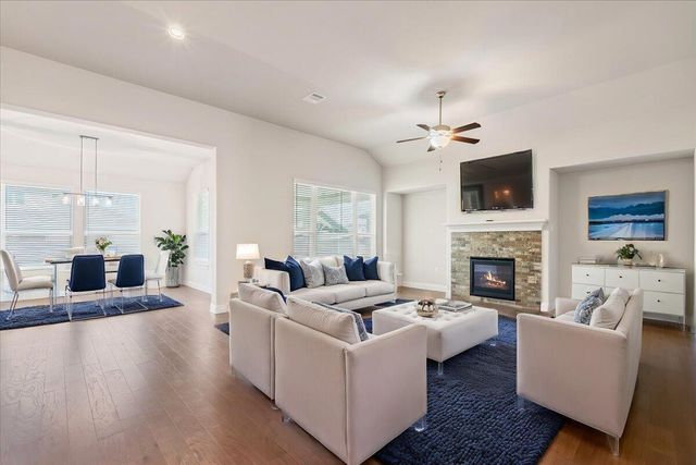 108 Strata DR, Liberty Hill, TX 78642