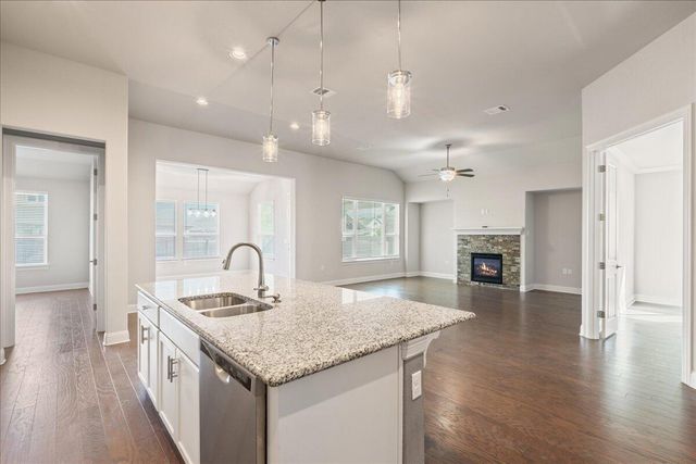 108 Strata DR, Liberty Hill, TX 78642